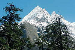 Phungi Mimal, předvrchol krásné hory Manaslu